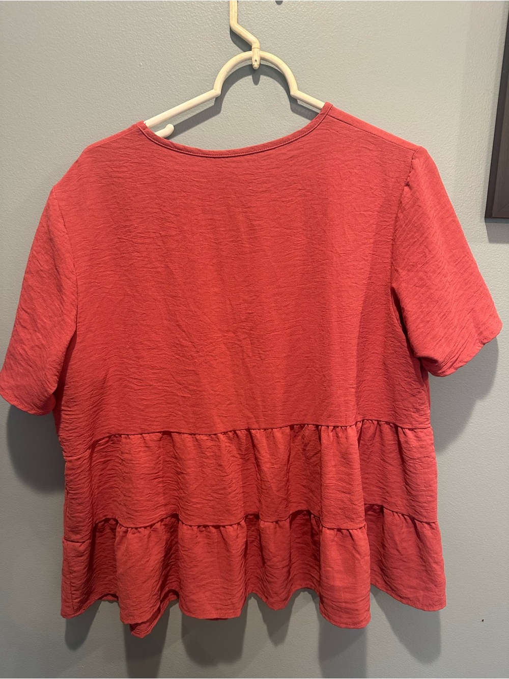 SHEIN Coral Tiered V-Neck Short Sleeve Top - Picture 2 of 3